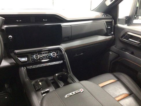 Used 2024 GMC Sierra 2500 AT4 w/ AT4 Premium Plus Package image 32