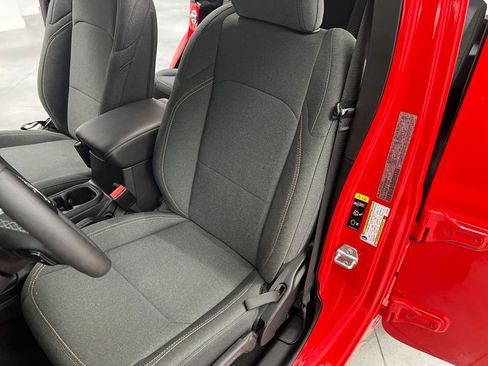 Used 2025 Jeep Wrangler Unlimited Sahara image 9