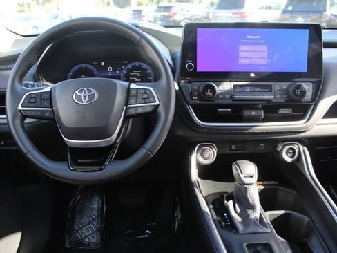 Certified 2025 Toyota Grand Highlander AWD image 49