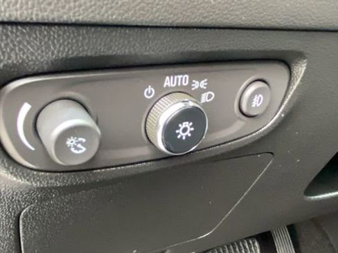 Used 2021 Buick Encore GX Select AWD/4WD image 19