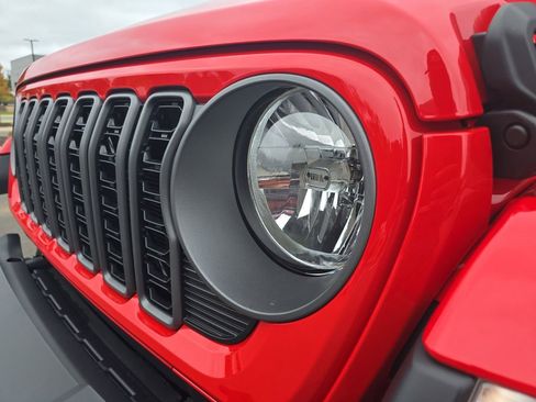 New 2025 Jeep Gladiator Sport image 30