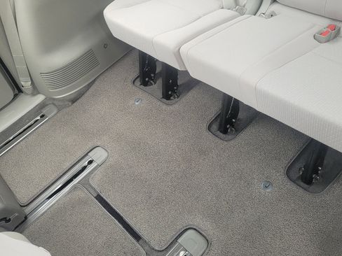 Used 2018 Kia Sedona L image 31