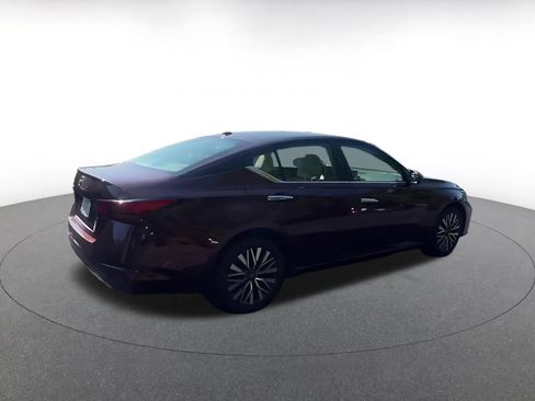 Used 2025 Nissan Altima 2.5 SV FWD image 14