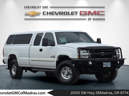 Used 2006 Chevrolet Silverado 2500 LT w/ Heavy-Duty Power Package image 1