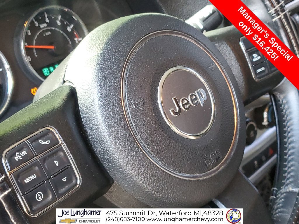 Used 2015 Jeep Wrangler Unlimited Sahara w/ Dual Top Group AWD/4WD image 33