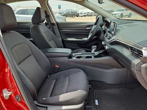 Used 2024 Nissan Altima 2.5 SV FWD image 18