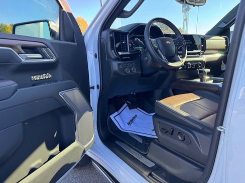 New 2026 Chevrolet Silverado 1500 High Country AWD/4WD image 12
