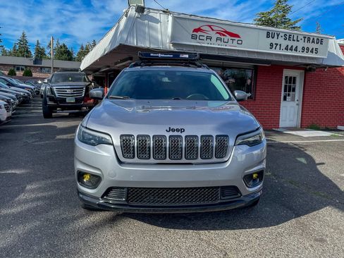 Used 2019 Jeep Cherokee Latitude Plus AWD/4WD image 6