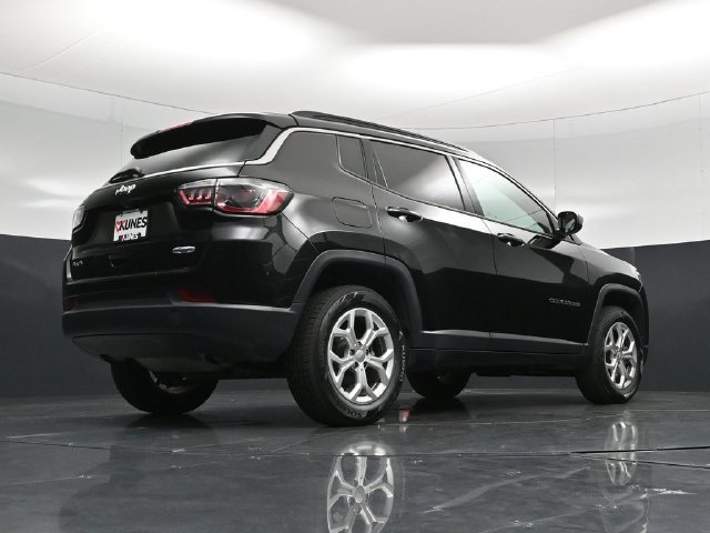 Certified 2024 Jeep Compass Latitude AWD/4WD image 52