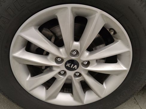 Used 2020 Kia Sorento LX FWD image 31