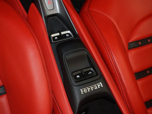 Used 2021 Ferrari F8 Tributo RWD image 19