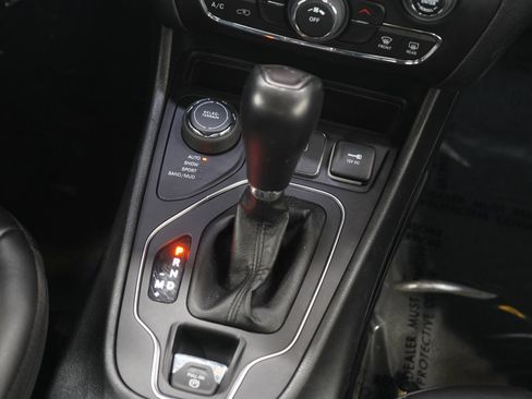 Used 2022 Jeep Cherokee Latitude w/ Sun & Sound Group image 17