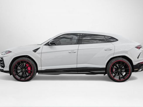 Used 2022 Lamborghini Urus image 9