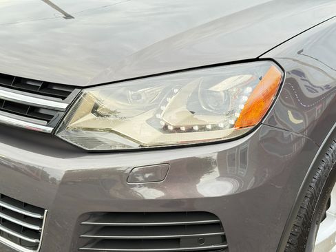 Used 2012 Volkswagen Touareg VR6 image 9