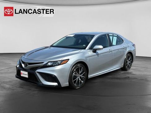 Used 2023 Toyota Camry SE FWD image 3