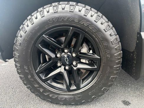 Used 2022 Chevrolet Silverado 1500 Custom Trail Boss AWD/4WD image 6