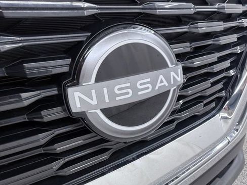 Used 2022 Nissan Rogue SV FWD image 12