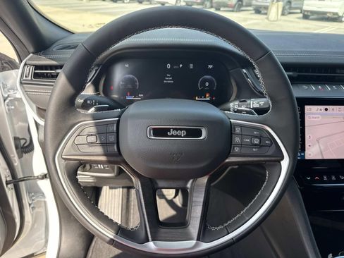 New 2026 Jeep Grand Cherokee Altitude image 22