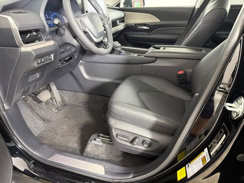 Used 2024 Toyota Grand Highlander AWD image 10