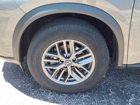 Used 2024 Nissan Rogue S FWD image 31