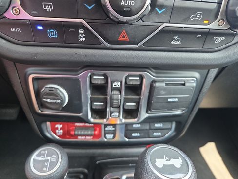 Used 2024 Jeep Wrangler Unlimited Rubicon 4xe AWD/4WD image 16