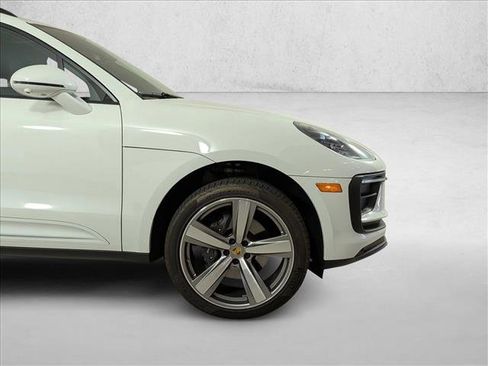 Certified 2025 Porsche Macan image 12