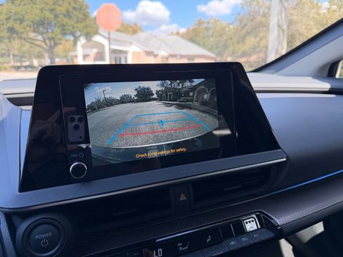 Used 2025 Toyota Prius XLE image 18