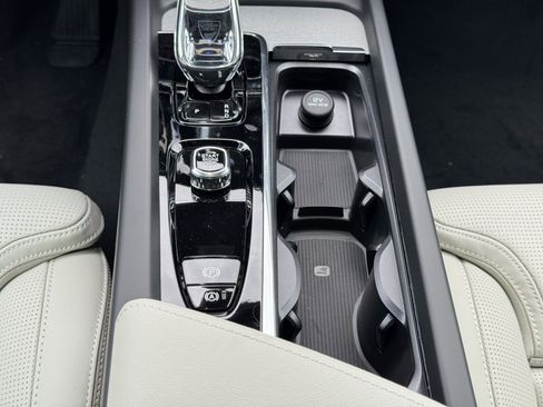 New 2026 Volvo V60 B5 Cross Country Ultra w/ Protection Package Premier image 19