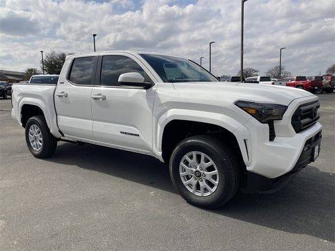 New 2026 Toyota Tacoma SR5 image 3