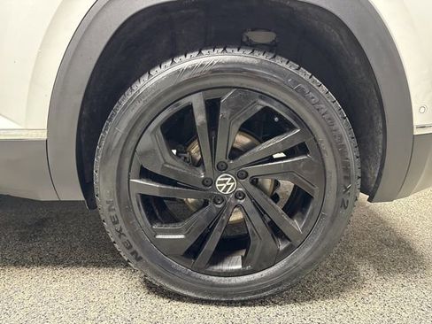 Used 2020 Volkswagen Atlas Cross Sport SEL Premium AWD/4WD image 19