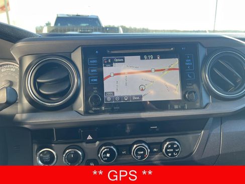 Used 2016 Toyota Tacoma TRD Sport image 4