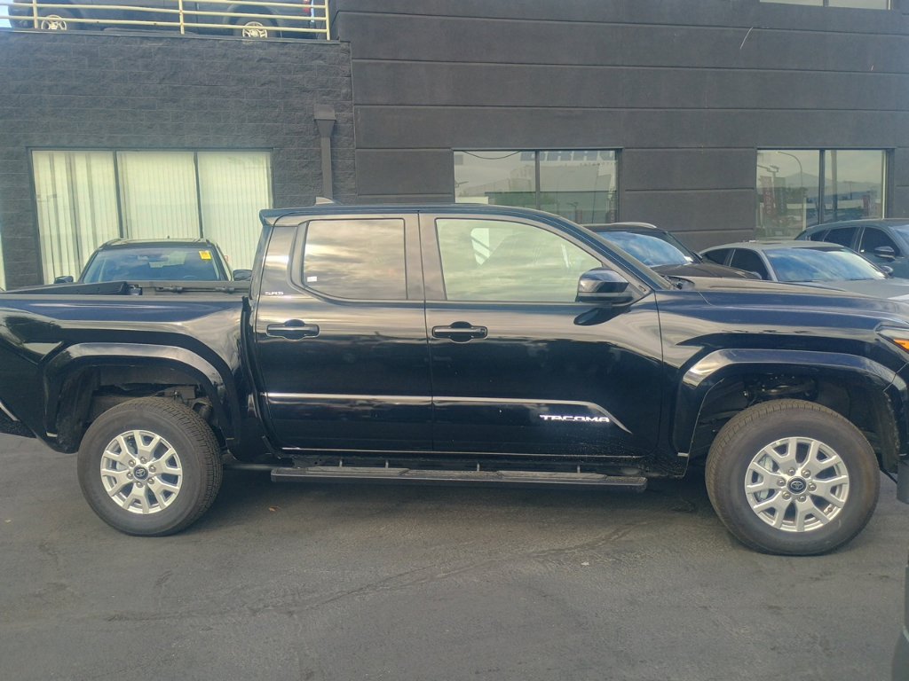 Used 2026 Toyota Tacoma SR5 AWD/4WD image 2
