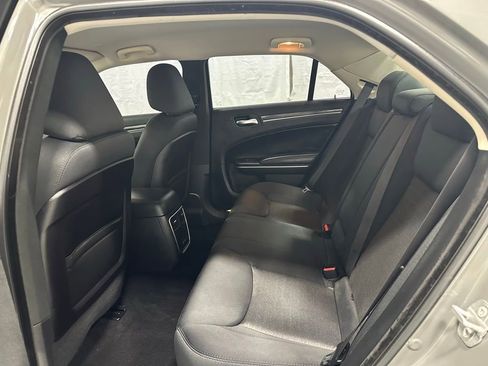 Used 2019 Chrysler 300 Touring RWD image 44