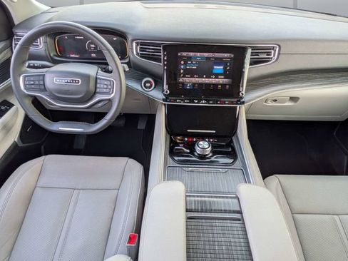 Used 2024 Jeep Wagoneer L Series II w/ Flexible Seating Group AWD/4WD image 15