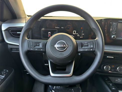 Used 2025 Nissan Kicks S FWD image 17