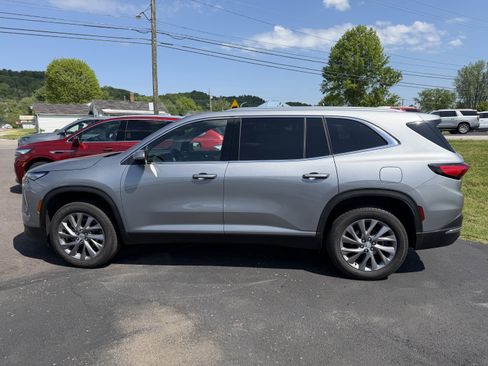 Used 2025 Buick Enclave Preferred AWD/4WD image 5
