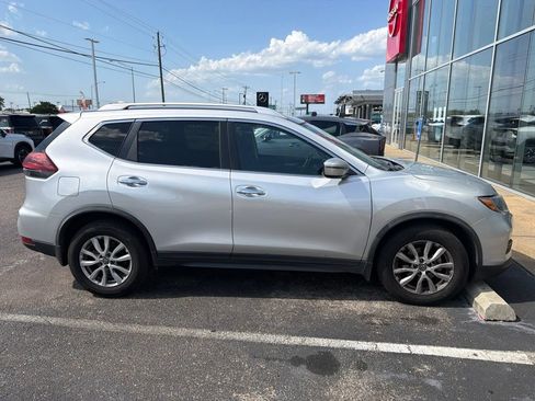 Used 2019 Nissan Rogue S w/ Special Edition Package FWD image 4