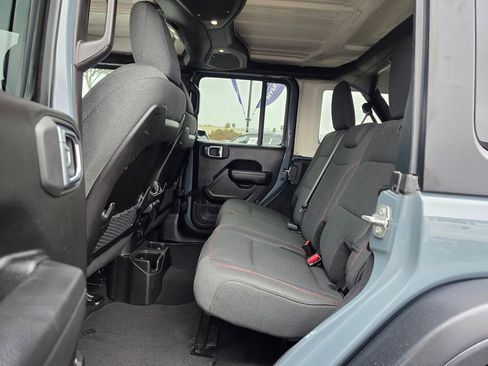 Used 2025 Jeep Wrangler Unlimited Rubicon image 18