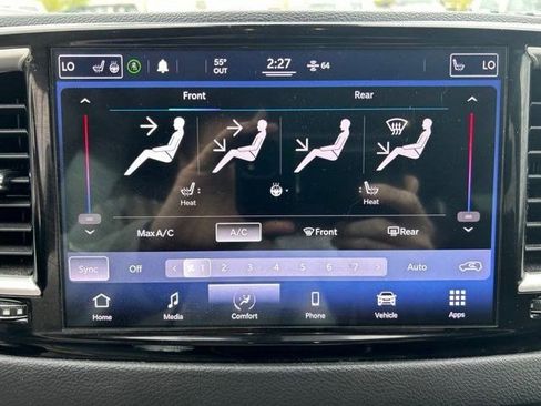 Used 2021 Chrysler Pacifica Touring-L FWD image 23