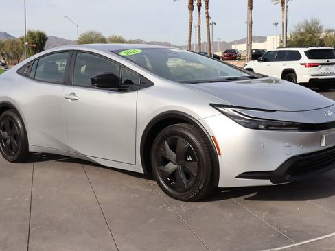 Certified 2025 Toyota Prius LE image 3