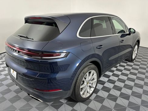Certified 2024 Porsche Cayenne w/ Premium Package Plus (PFM) AWD/4WD image 10