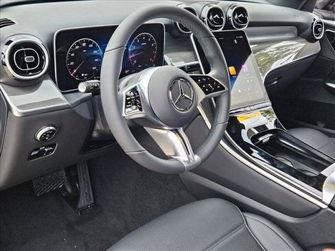 Used 2026 Mercedes-Benz GLC 300 image 3