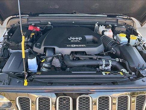 Used 2021 Jeep Wrangler Unlimited Sahara AWD/4WD image 11