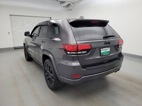 Used 2018 Jeep Grand Cherokee Altitude RWD image 5