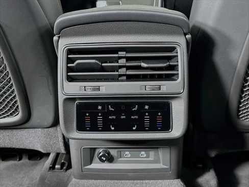 Certified 2025 Audi Q7 2.0T Premium Plus w/ Premium Plus Package AWD/4WD image 24