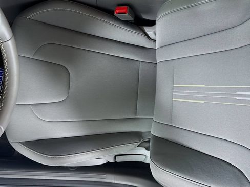 Certified 2025 Hyundai Elantra Sport FWD image 19