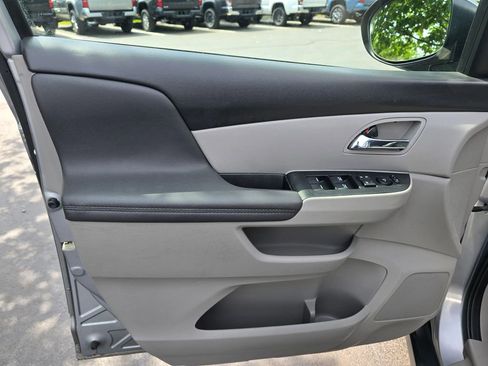 Used 2016 Honda Odyssey SE image 18