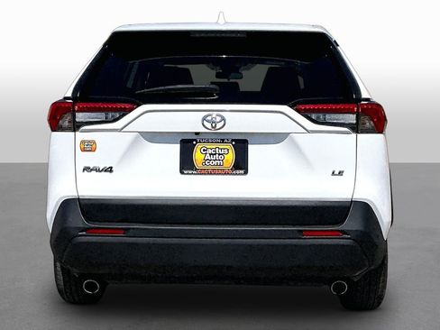 Used 2022 Toyota RAV4 LE FWD image 4