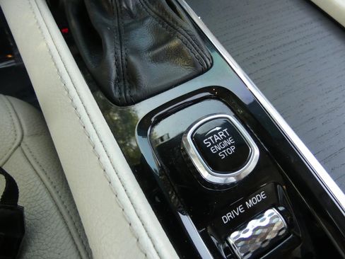 Used 2020 Volvo XC90 T6 Momentum image 68