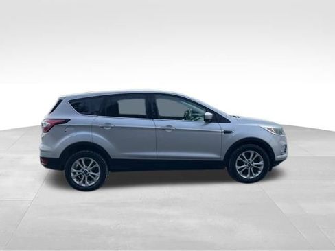 Used 2017 Ford Escape SE image 6